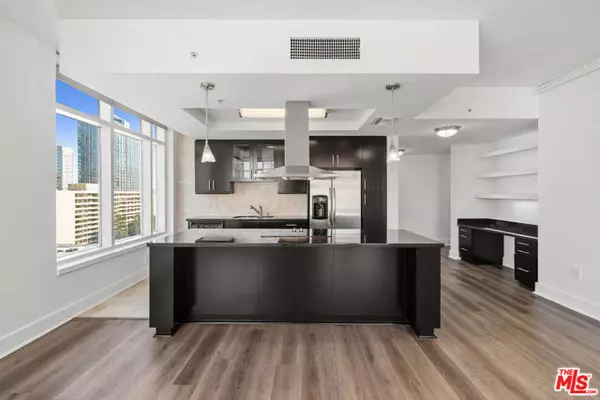 717 W Olympic Boulevard #1605, Los Angeles, CA 90015