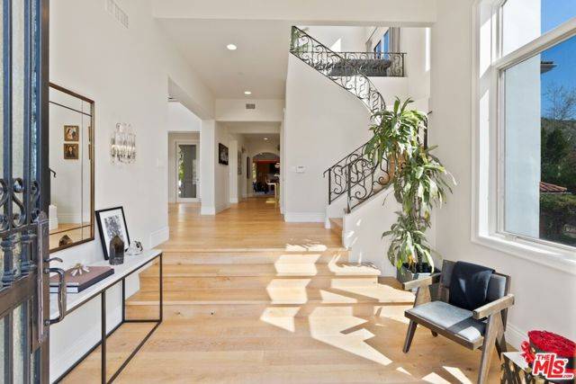 Calabasas, CA 91302,23593 Park South Street