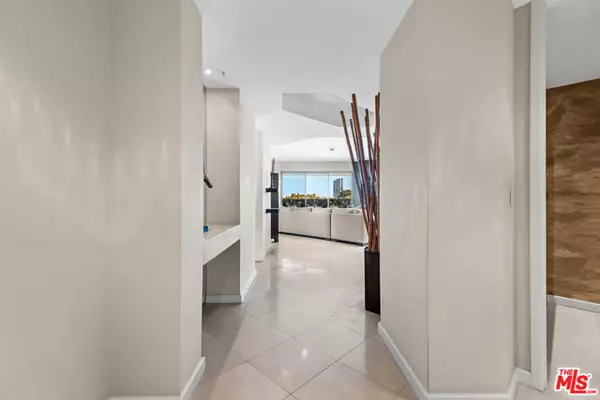 Los Angeles, CA 90024,10490 Wilshire Boulevard #604