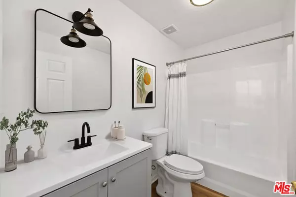 8620 S Main Street, Los Angeles, CA 90003