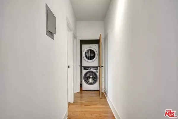 Los Angeles, CA 90029,1216 N Kenmore Avenue