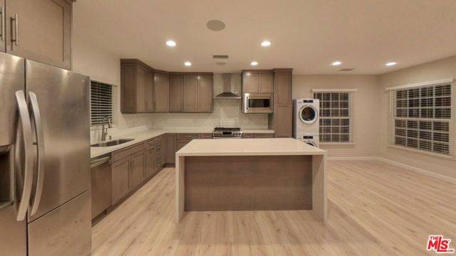 Reseda (los Angeles), CA 91335,6442 Yarmouth Avenue