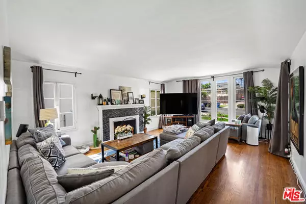 Los Angeles, CA 90019,1122 S Sycamore Avenue