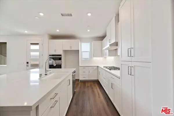 Valencia (santa Clarita), CA 91381,27323 Maverick Place