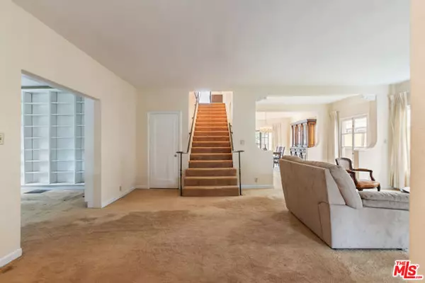 Los Angeles, CA 90068,1966 N Van Ness Avenue