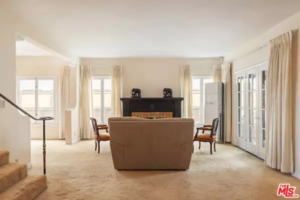 Los Angeles, CA 90068,1966 N Van Ness Avenue