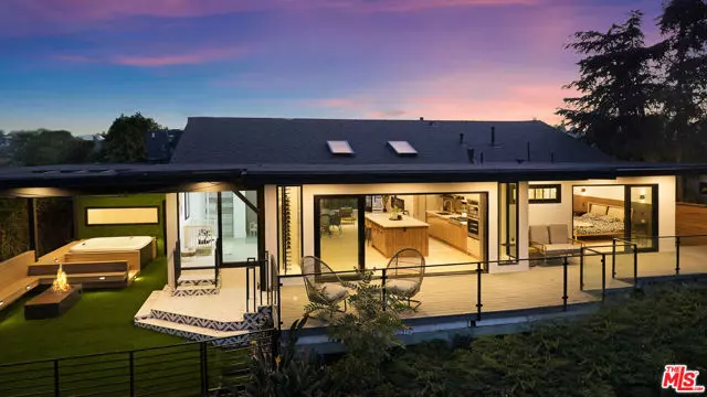 Woodland Hills (los Angeles), CA 91364,5102 Escobedo Drive