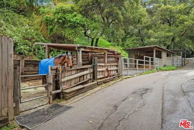 Los Angeles, CA 90049,1809 Melhill Way