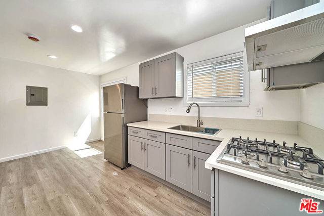 Los Angeles, CA 90004,310 N St Andrews Place