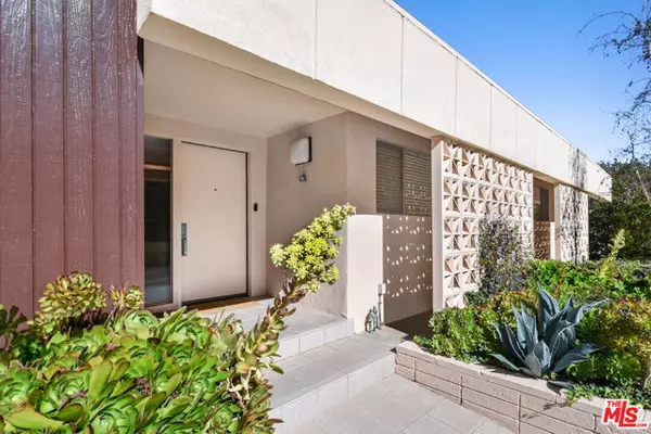 Encino (los Angeles), CA 91436,3344 Alginet Drive