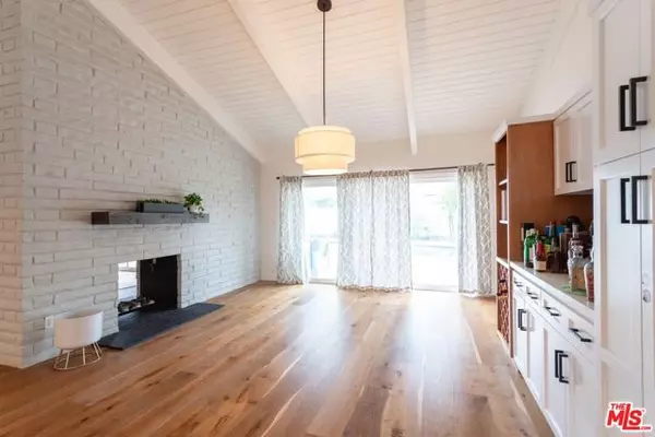 Woodland Hills (los Angeles), CA 91367,23721 Mariano Street