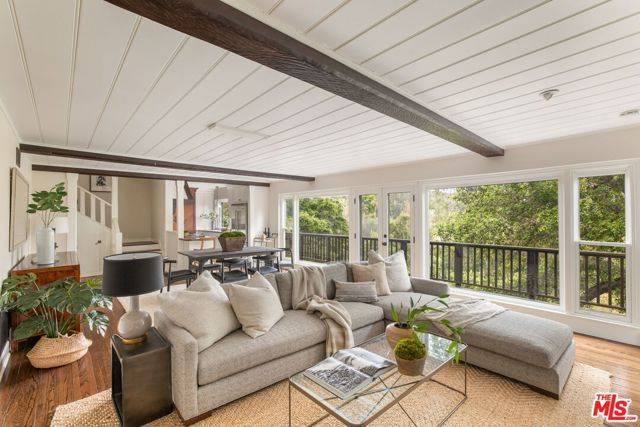 3687 Shannon Road, Los Angeles, CA 90027