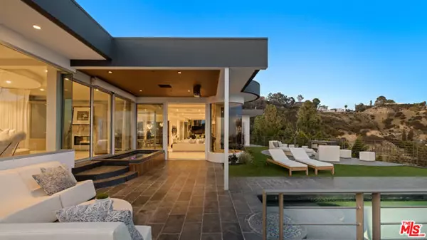 Los Angeles, CA 90069,9353 Nightingale Drive