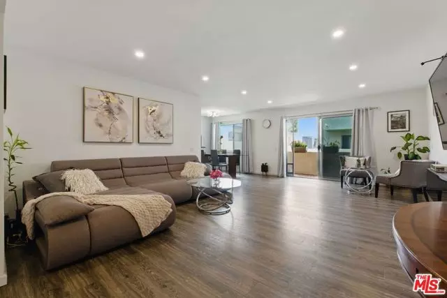 5400 Lindley Avenue #211, Encino (los Angeles), CA 91316