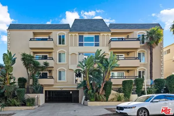 11646 Chenault Street #2, Los Angeles, CA 90049