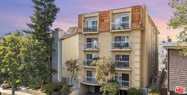 1871 Greenfield Avenue #301, Los Angeles, CA 90025