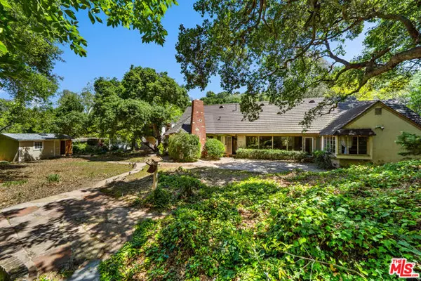 Encino (los Angeles), CA 91436,16055 Woodvale Road