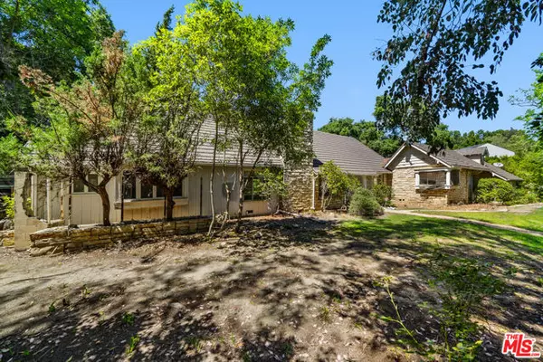 Encino (los Angeles), CA 91436,16055 Woodvale Road