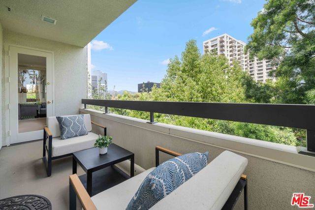 Los Angeles, CA 90067,2122 Century Park Lane #315