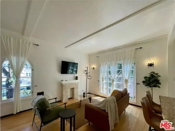 Santa Monica, CA 90403,854 4th Street #F