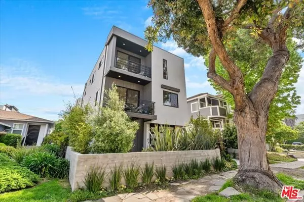 Los Angeles, CA 90025,2108 Barry Avenue