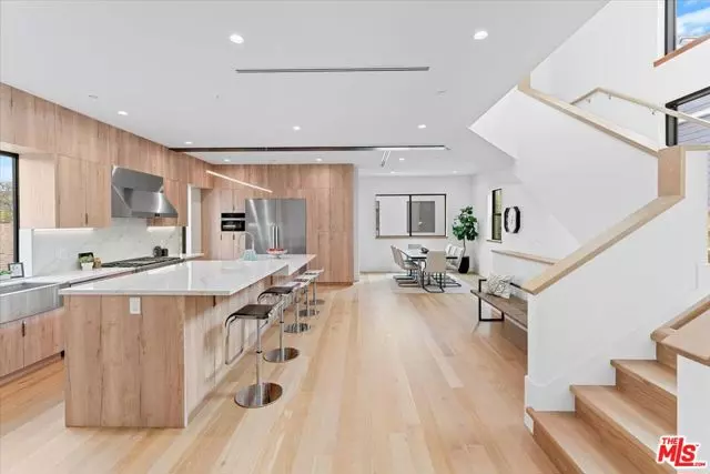 Los Angeles, CA 90025,2108 Barry Avenue