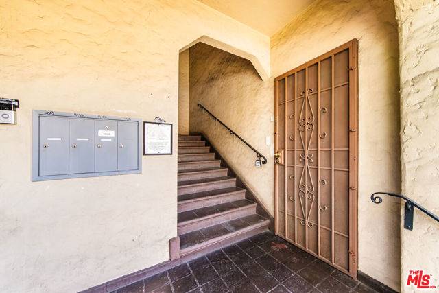 Los Angeles, CA 90036,418 N Orange Grove Avenue