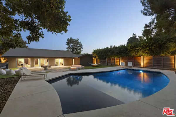 Los Angeles, CA 90069,9289 Swallow Drive