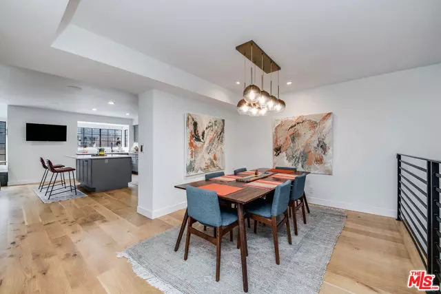 5731 Topanga Canyon Boulevard #3, Woodland Hills (los Angeles), CA 91367