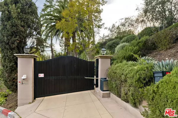 Los Angeles, CA 90027,1927 N Normandie Avenue