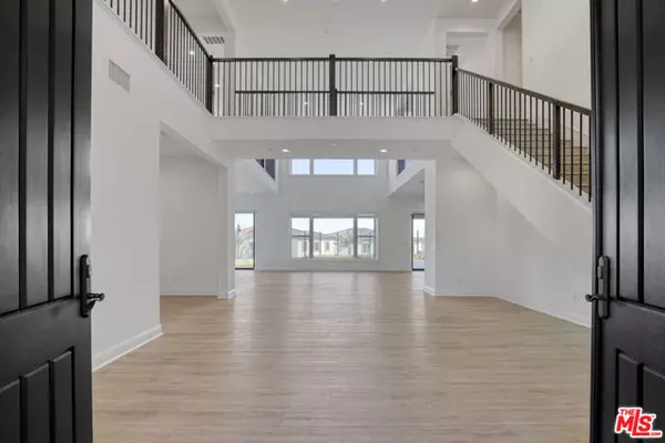 Northridge (los Angeles), CA 91326,20204 W Albion Way