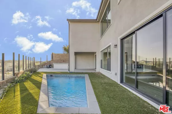 Northridge (los Angeles), CA 91326,20204 W Albion Way