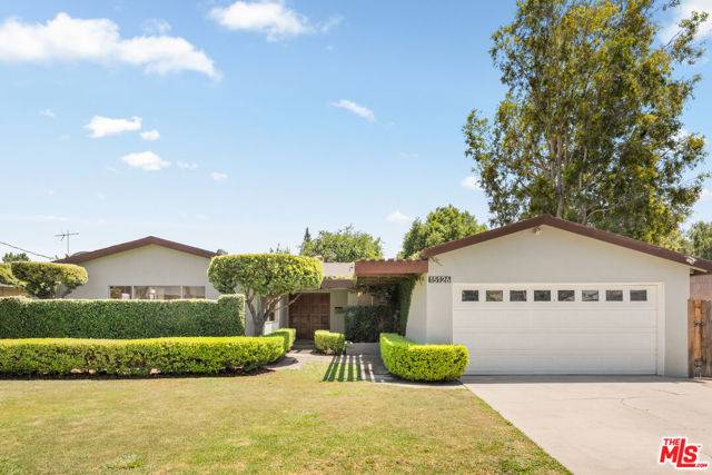 15126 Archwood Street, Van Nuys (los Angeles), CA 91405