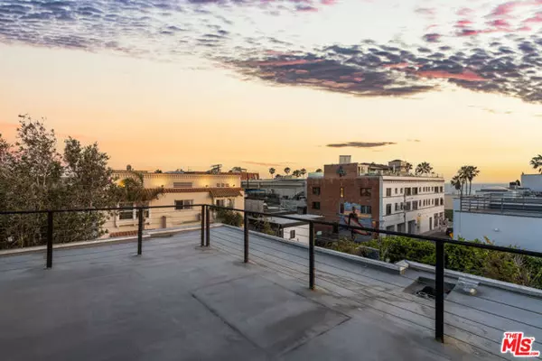 Venice (los Angeles), CA 90291,25 Brooks Avenue #1