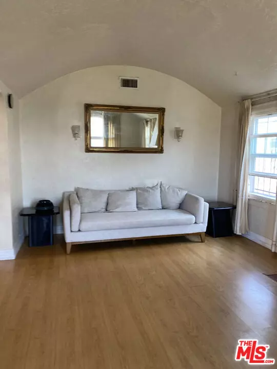 Los Angeles, CA 90047,2132 W 84th Place