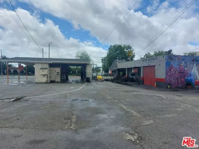 1207 W Holt Avenue, Pomona, CA 91768