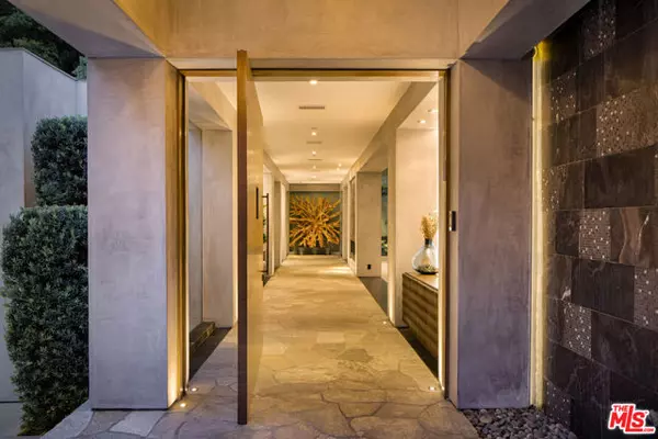 Beverly Hills, CA 90210,1975 Loma Vista Drive