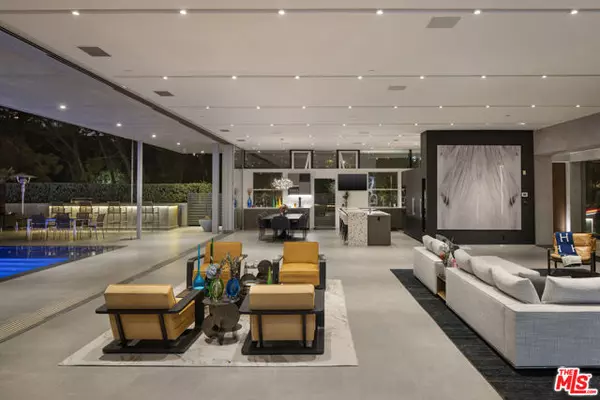 Beverly Hills, CA 90210,1975 Loma Vista Drive