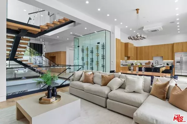 Encino (los Angeles), CA 91436,4535 Haskell Avenue