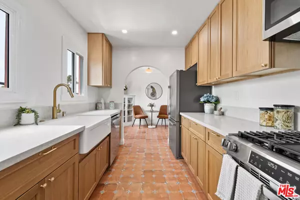 Los Angeles, CA 90016,2941 Redondo Boulevard