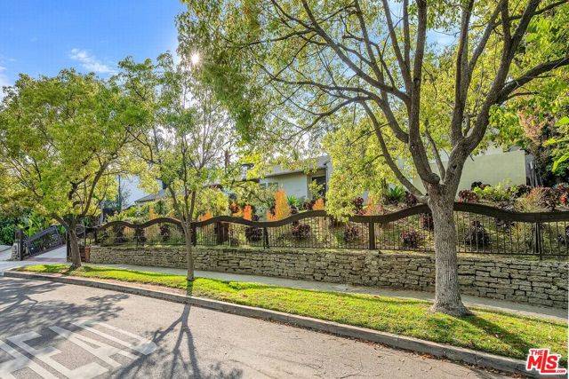 10321 Rochester Avenue, Los Angeles, CA 90024