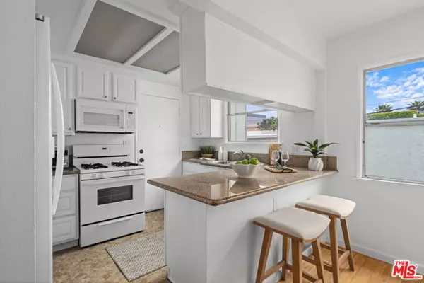 Los Angeles, CA 90016,5803 Bowcroft Street #1