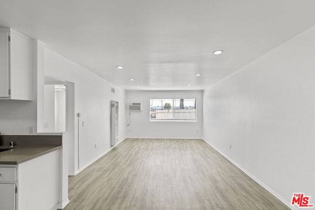 Van Nuys (los Angeles), CA 91406,15314 Gault Street #302