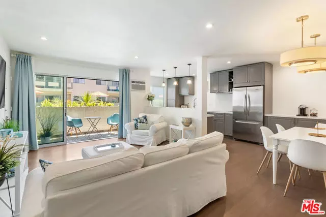 West Hollywood, CA 90046,1233 N Laurel Avenue #114