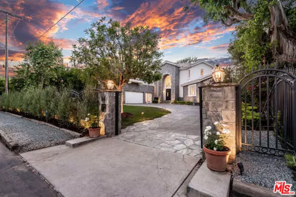 Los Angeles, CA 90049,11797 CHAPARAL Street