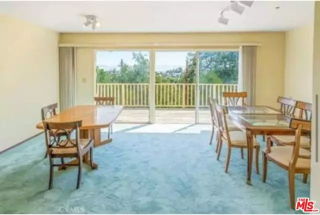 4938 Medina Road, Woodland Hills (los Angeles), CA 91364