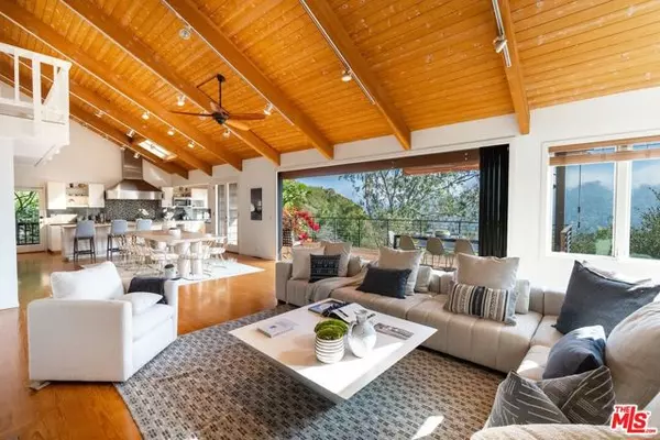 Topanga (los Angeles), CA 90290,21338 Colina Drive