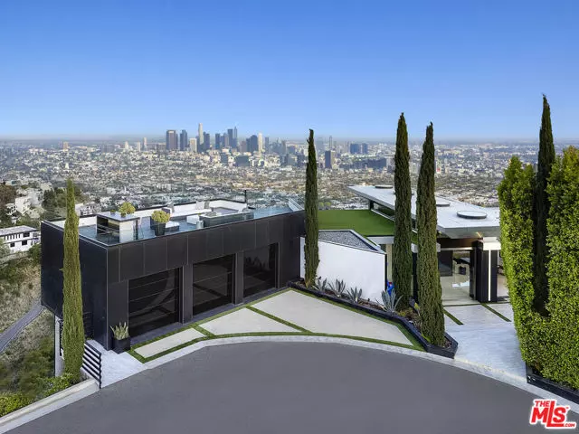 1622 Viewmont Drive, Los Angeles, CA 90069