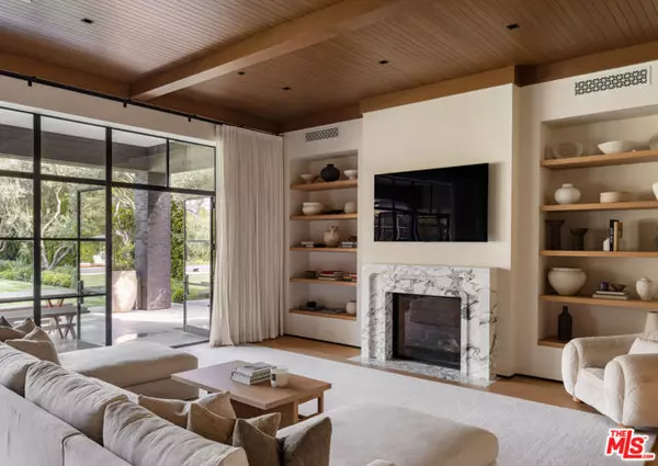 Los Angeles, CA 90049,250 S Rockingham Avenue