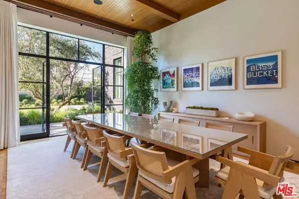 Los Angeles, CA 90049,250 S Rockingham Avenue